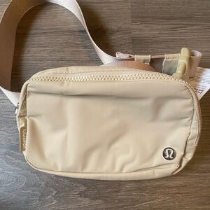 NWT Lululemon everywhere belt bag in natural